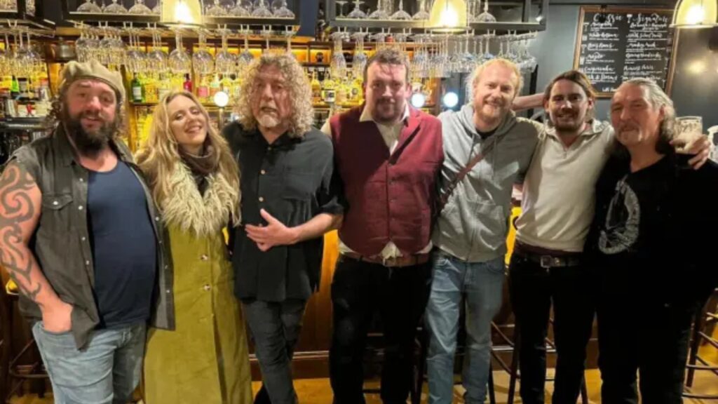Robert Plant Presents Saving Grace's meet frainds